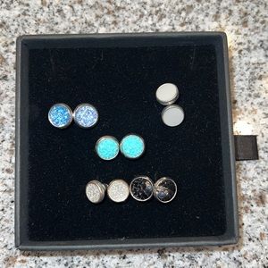 Lot of stud earrings
